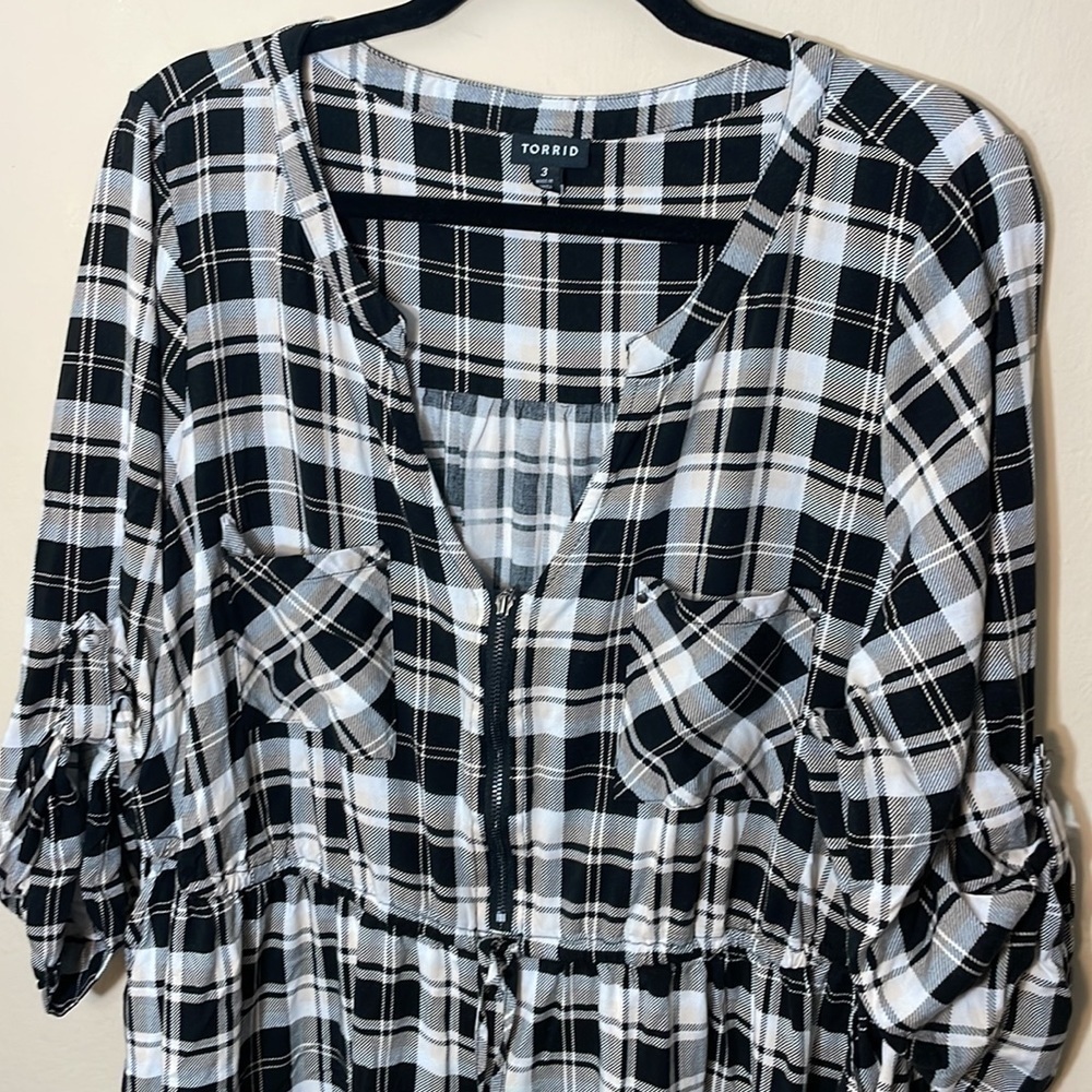 Torrid size 3 BLACK & IVORY PLAID CHALLIS ZIP FRONT DRAWSTRING SHIRT DRESS - Picture 7 of 11